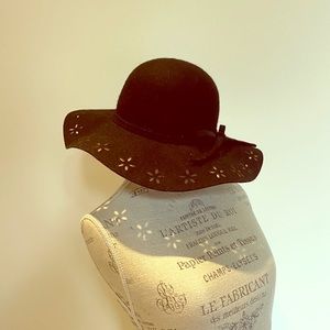 NWOT Black Betsey Johnson sun hat